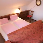 Kraker Aparthotel 3*
